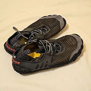 Outdoor water shoes size 9